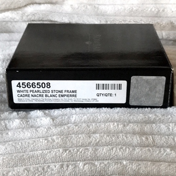 NIB Bombay Vintage Round Silver Rhinestone Picture Frame 3.5 inches x 3.5 inches - Picture 3 of 8